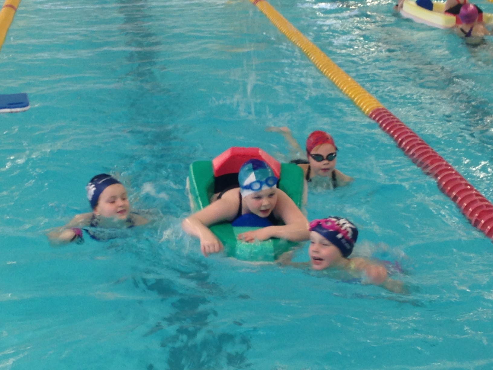 Mikið fjör á æfingadegi í stóru lauginni