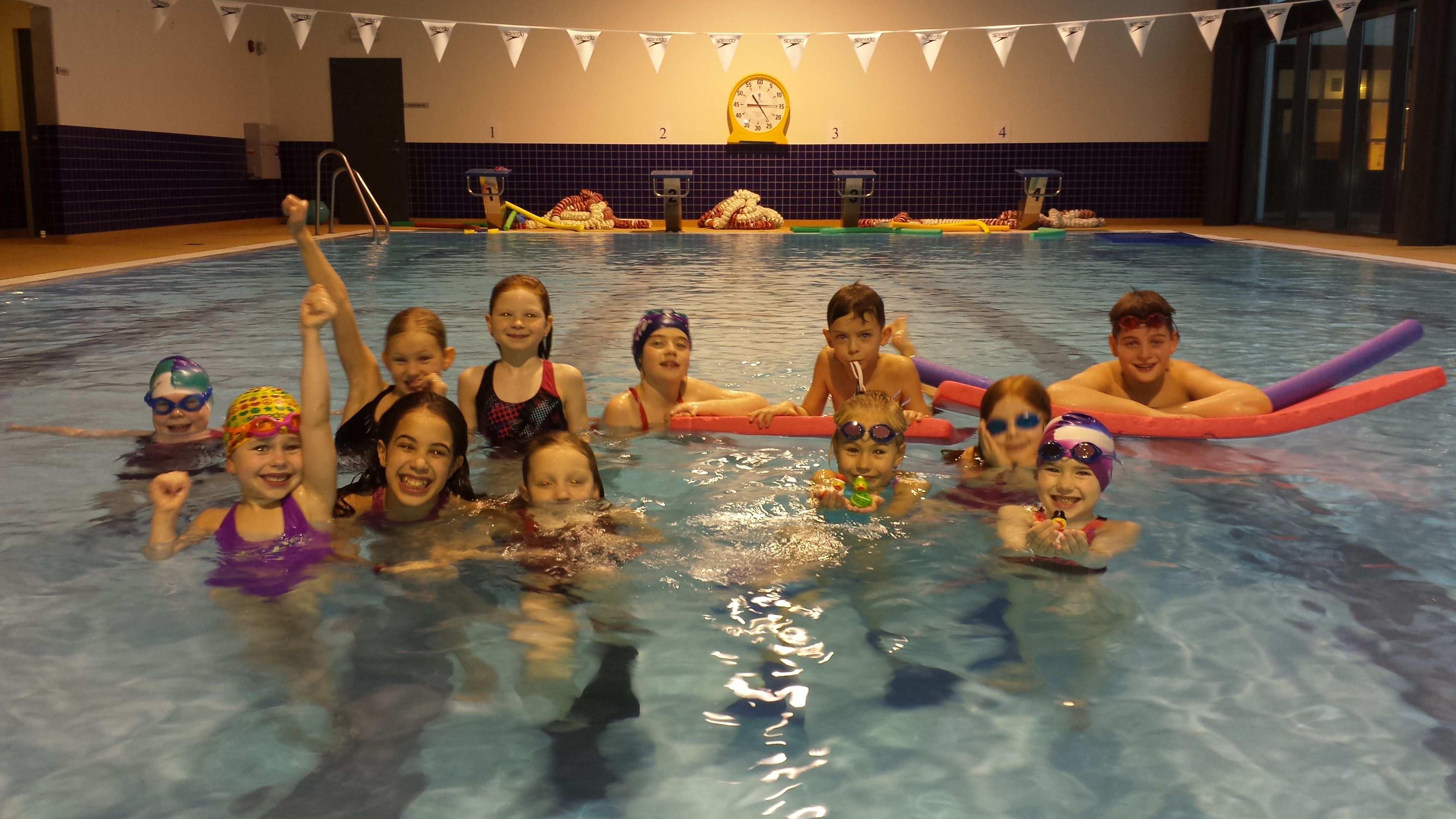 Sundlaugapartí í Akurskóla